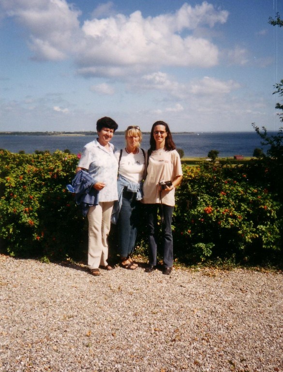 2003.- Stankáné Márti és Erika a dán lelkész feleségével - big